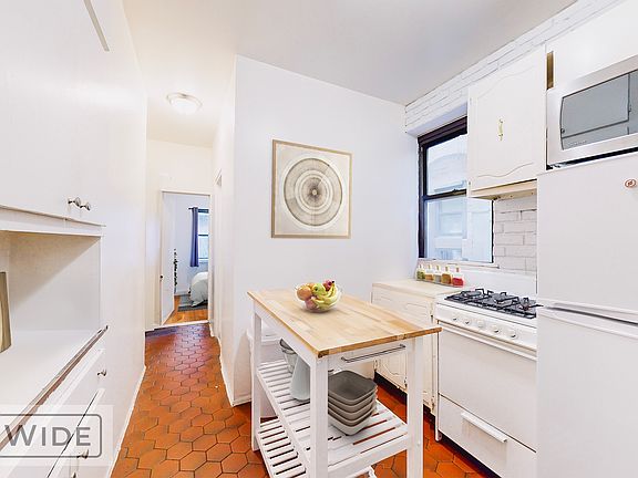 4th image of 209 W 80th St APT 4B