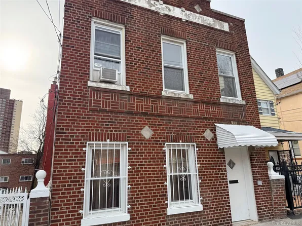 822 E 215th Street, Bronx, NY 10467