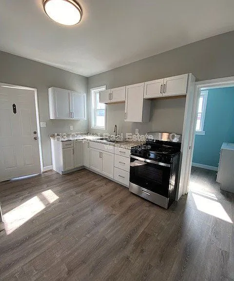 408 W Clay St — Photo 6