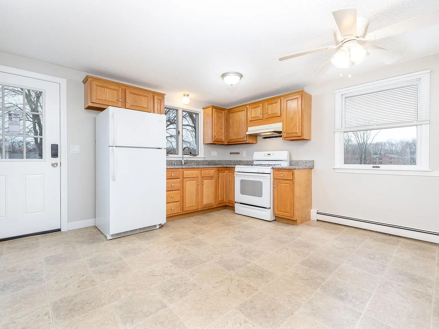 2 bed, 1000 sqft, $2,075 — Photo 2