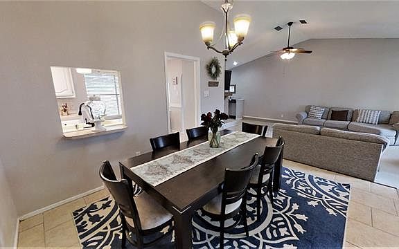 5th image of 2211 Stonebrook Dr