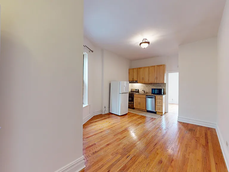 1443 York Ave #4W — Photo 2
