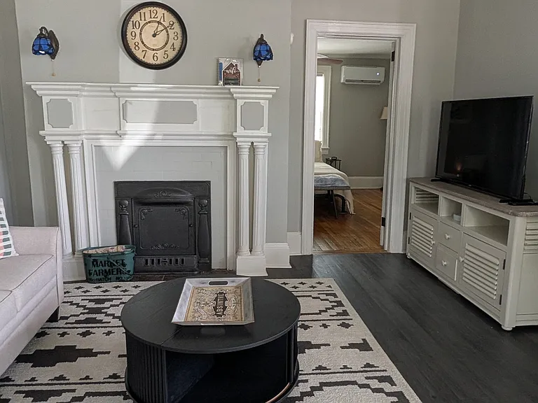 222 W 5th Ave — Photo 1