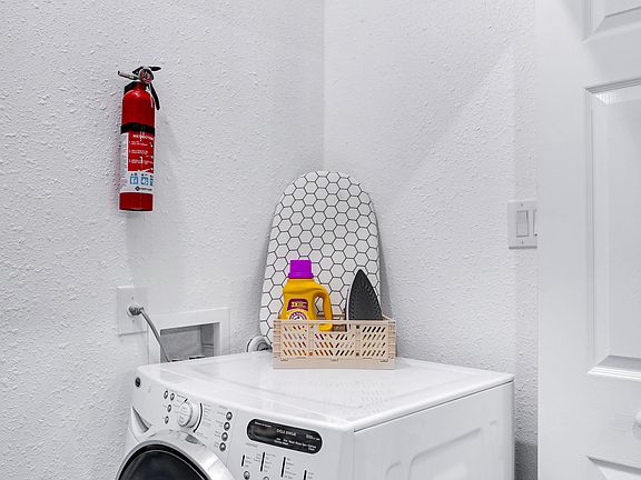 5th image of 226 Porter St