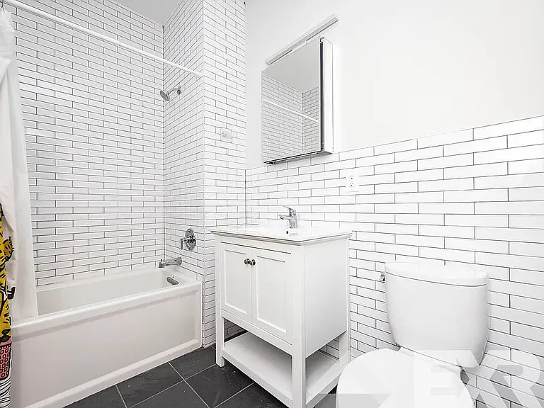945 Bergen St #503 — Photo 5