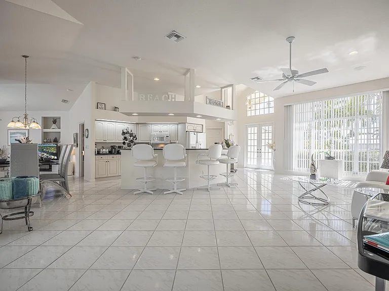 4412 SW 26th Ave — Photo 17