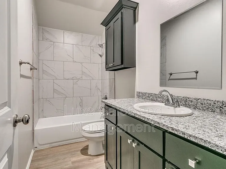 8003 NW 105th Ter — Photo 17