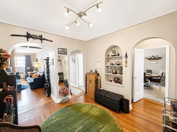 2540 31st Ave APT 4T, Long Island City, NY 11106