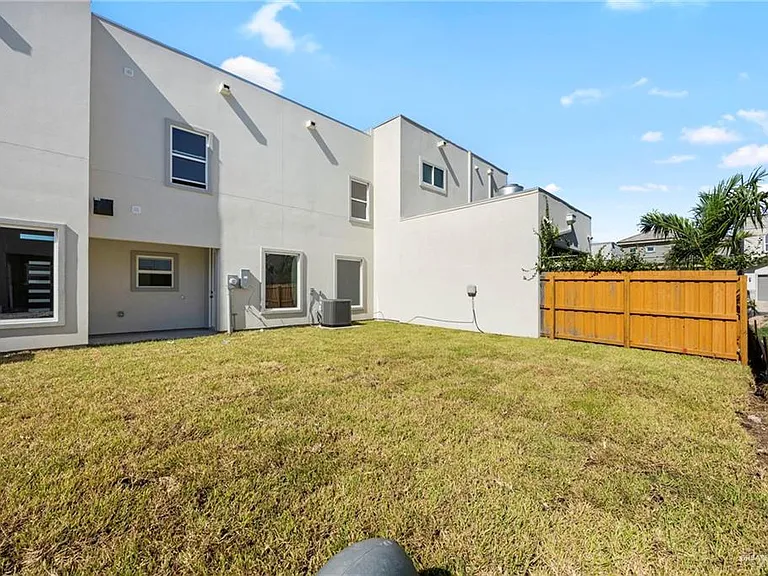 2203 Dorado Dr — Photo 16