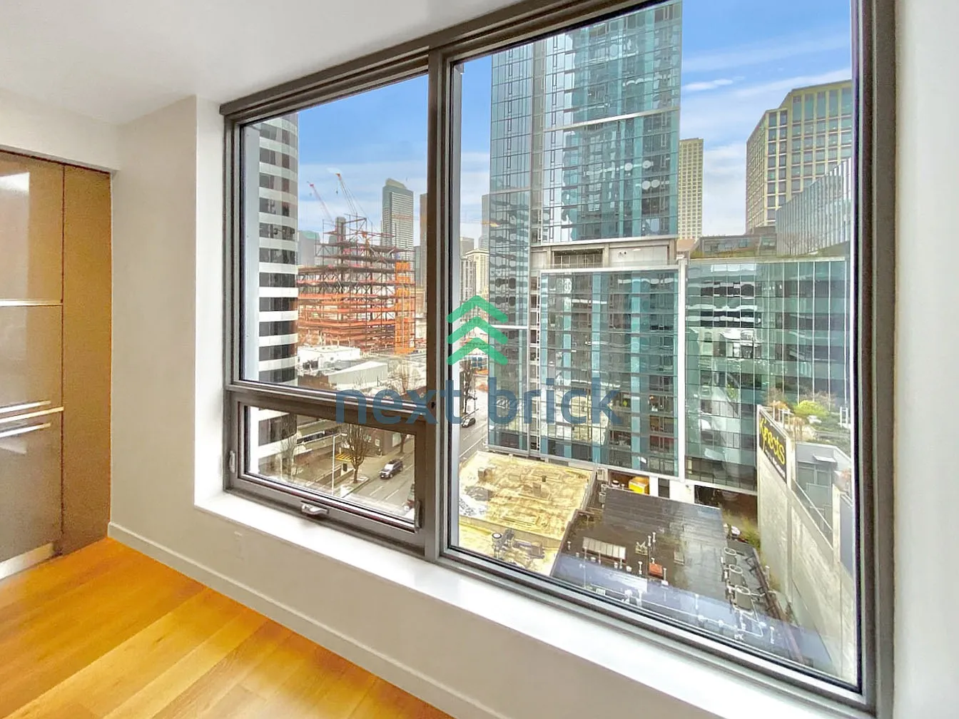 "Chic Urban Living in Seattle's Heart: Cozy Studio with Full Bath at 1808 Minor Ave!" — Photo 4