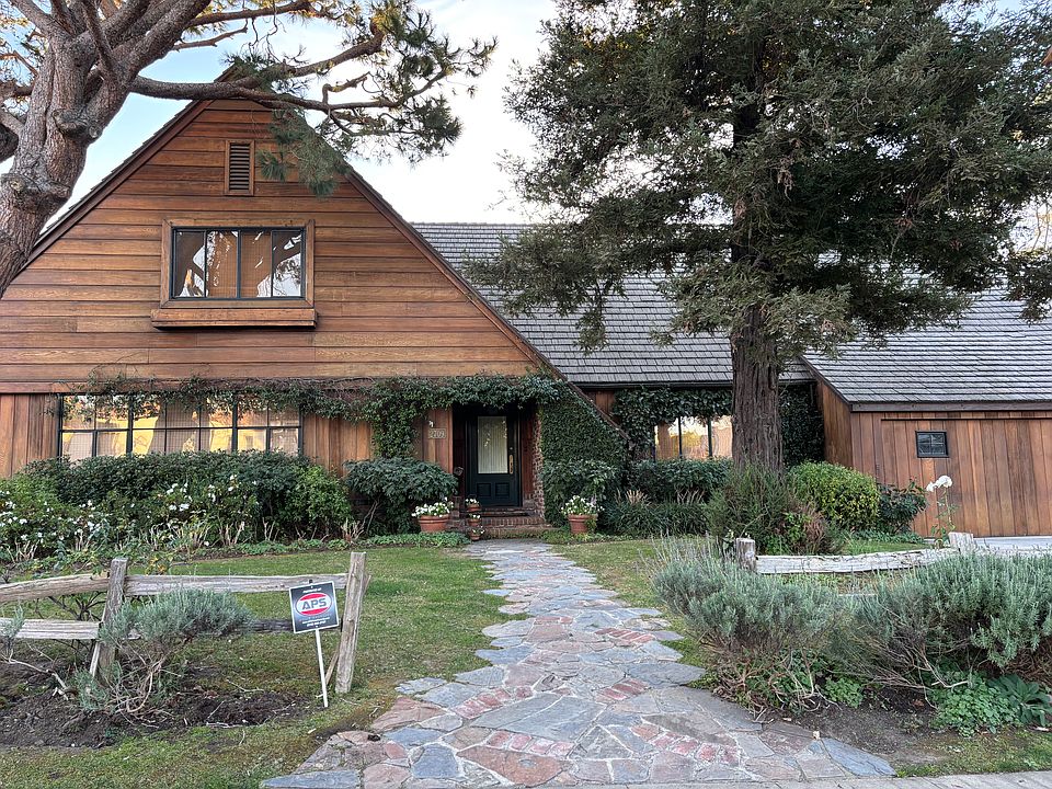 1st image of 2709 McConnell Dr