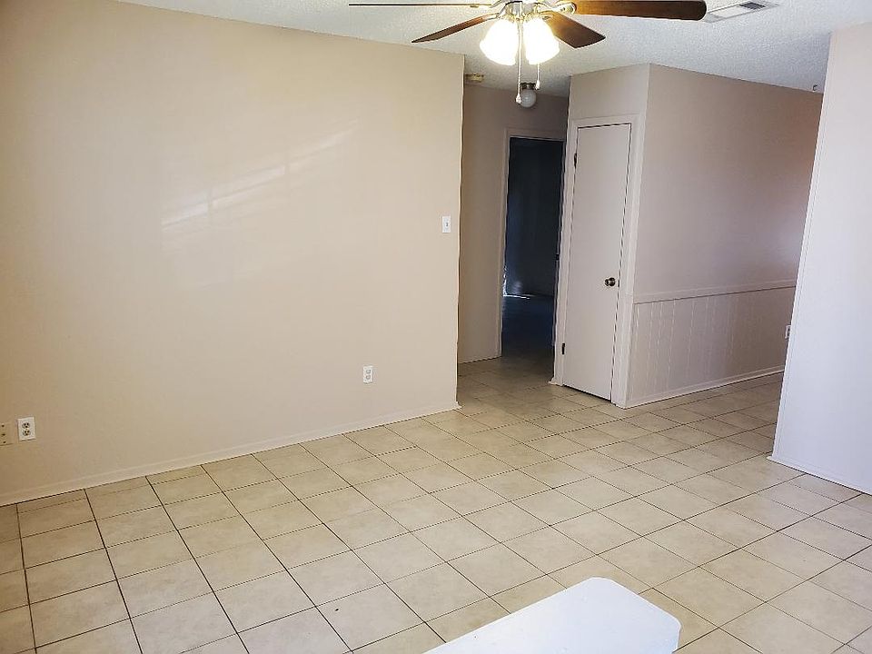 2nd image of 200 Prickett Rd #A