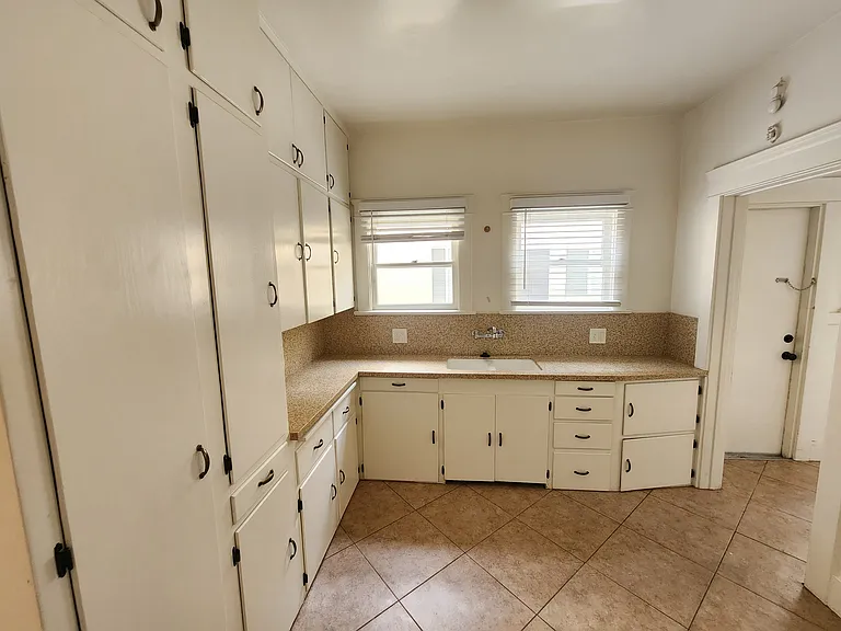 6 Gaviota Ave — Photo 8