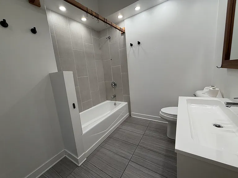 2725 W Prindiville St #NE — Photo 11