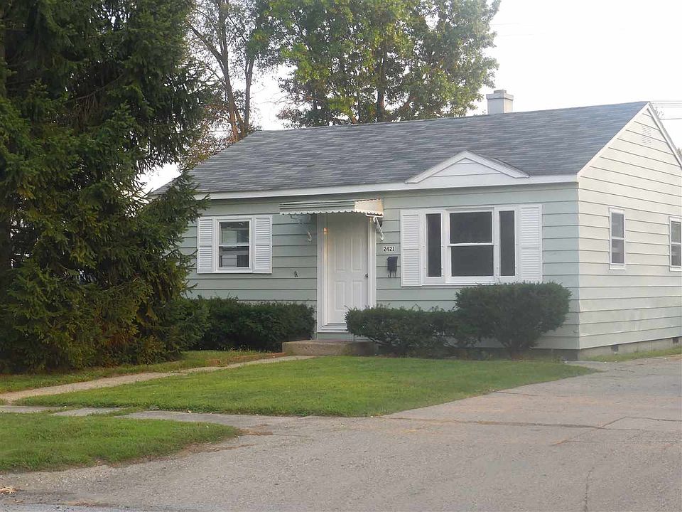 1st image of 2421 E 4th St