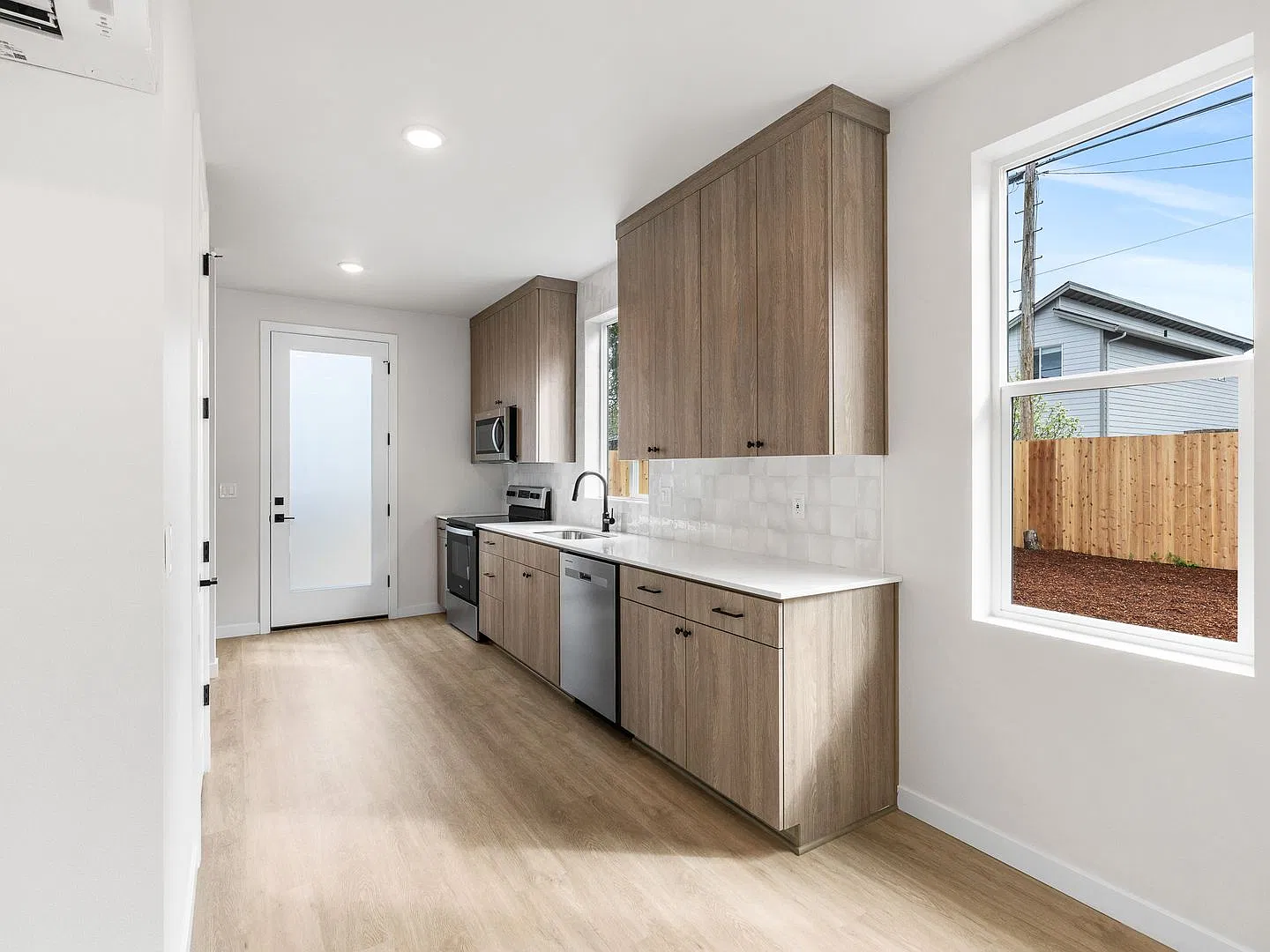 Newly Built 2bd/1.5ba Townhome| W&D In-Home | Mt. Scott-Arleta Neighborhood — Photo 2