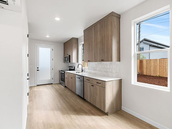 3rd image of 4822 SE 62nd Ave #4818