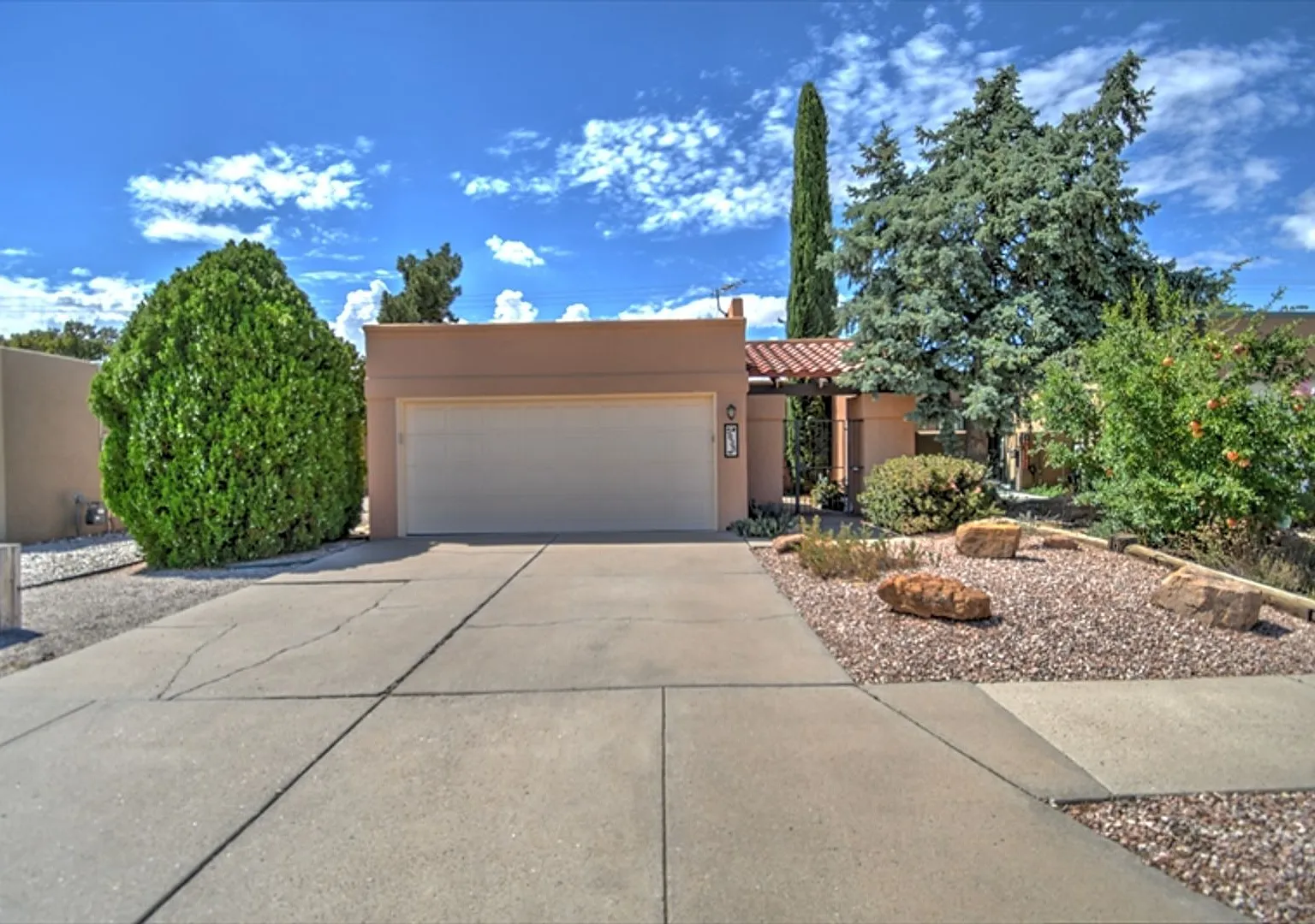 NE Heights Single Story 2 Bedroom / 2 Bathroom / 2 Car Garage — Photo 1