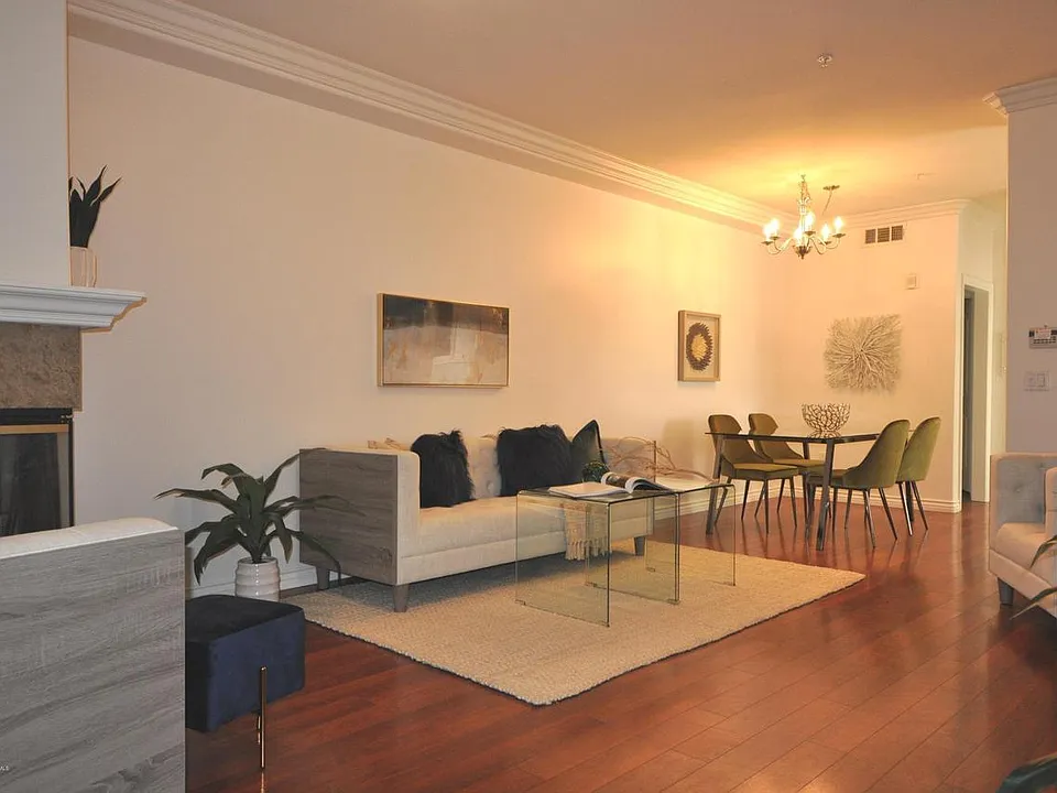 255 N Michigan Ave #5