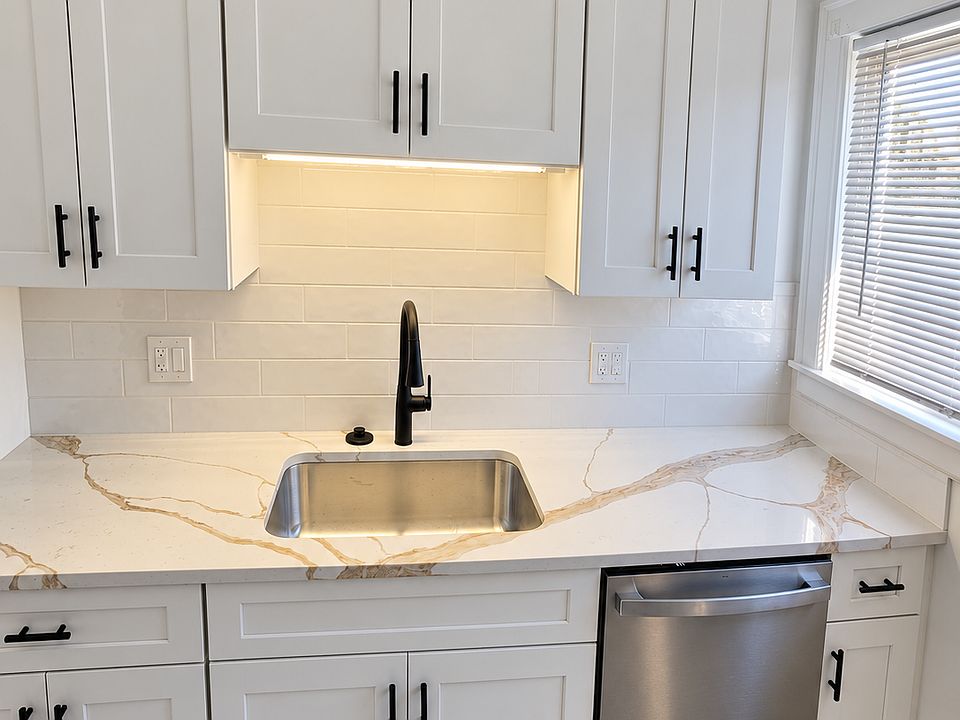 674 Highland St #2, photo 2