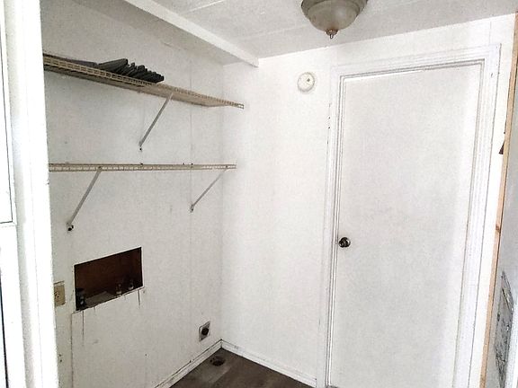 4th image of 305 E Allums St