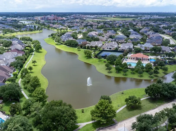 1300 Bowen Dr, League City, TX 77573