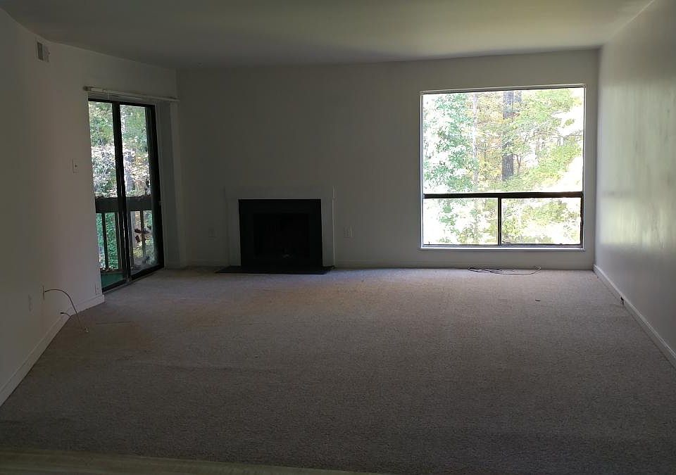 Living/dining area attached is screened in porch
