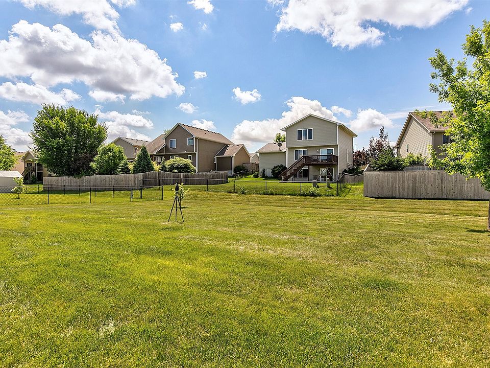 1st image of 590 SE Ashton Ct