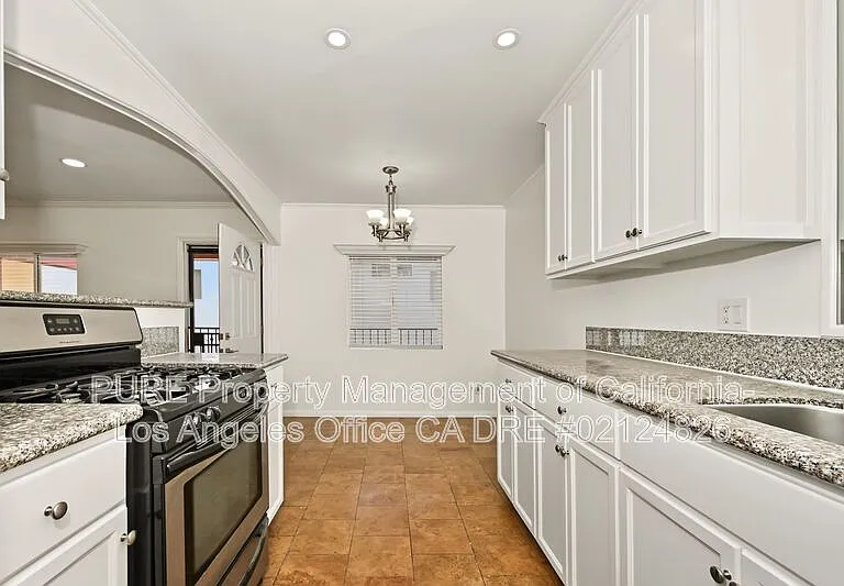 1527 Harvard St #5 — Photo 7
