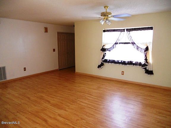 5th image of 1905 Fairlane Dr #0
