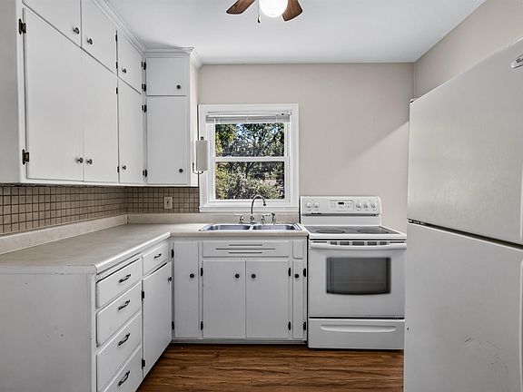 4th image of 2218 SW Seabrook Ave
