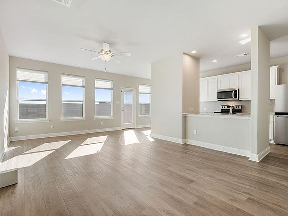 4th image of 2041 Layla Dr