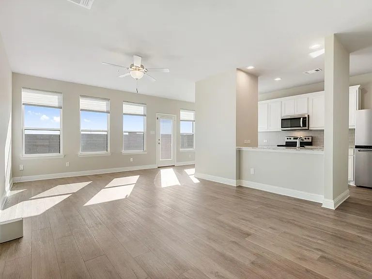 2041 Layla Dr — Photo 4