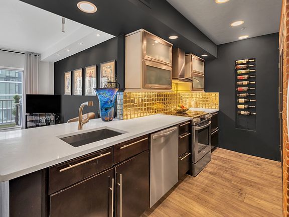 5th image of 555 Church St APT 2201