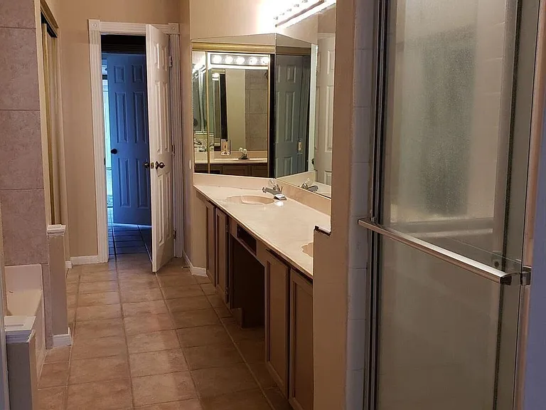 6649 Queensclub Dr — Photo 21