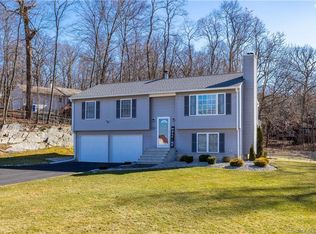 62 N Park St, Ellington, CT 06029