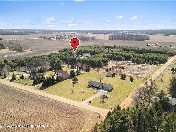 3rd image of 5111 S County Farm Rd