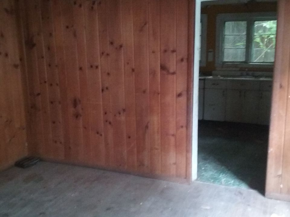 2nd image of 75 N William St