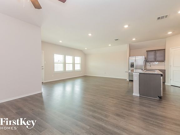 4th image of 811 Cottonwood Way