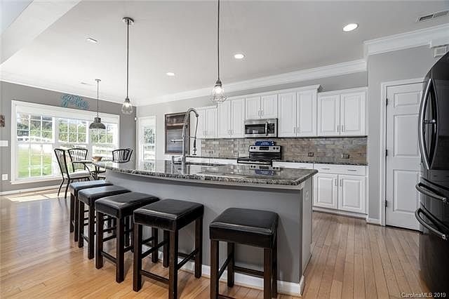 1st image of 762 Cedarwood Ct
