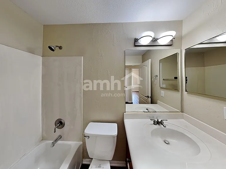 8409 S 50th Ln — Photo 17