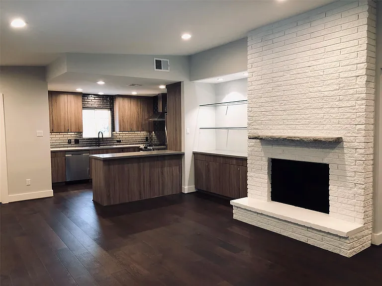 5258 Ariel St — Photo 3