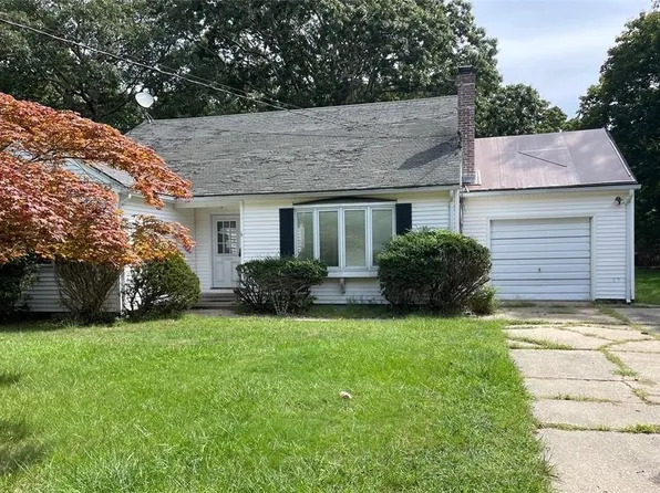 127 Belleview Avenue, Center Moriches, NY 11934