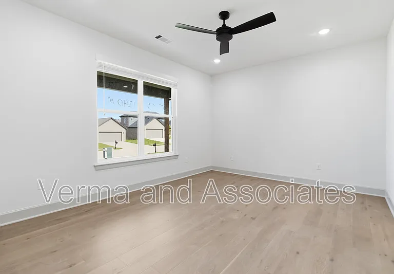 1240 Mammoth St — Photo 5