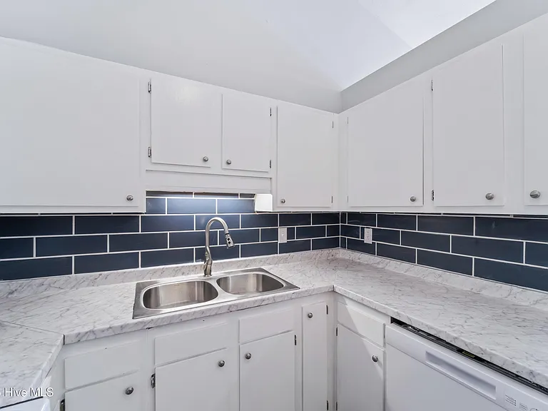 126 Witten Cir #B — Photo 11