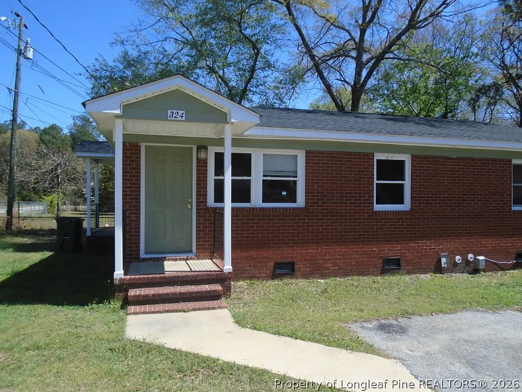 2 bed, 1.0 bath, 800 sqft, $895 — Photo 1