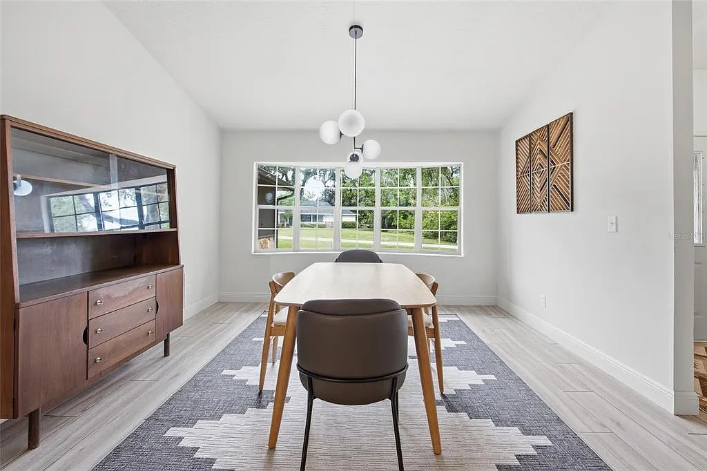 3 bed, 2.0 bath, 2105 sqft, $3,300 — Photo 4