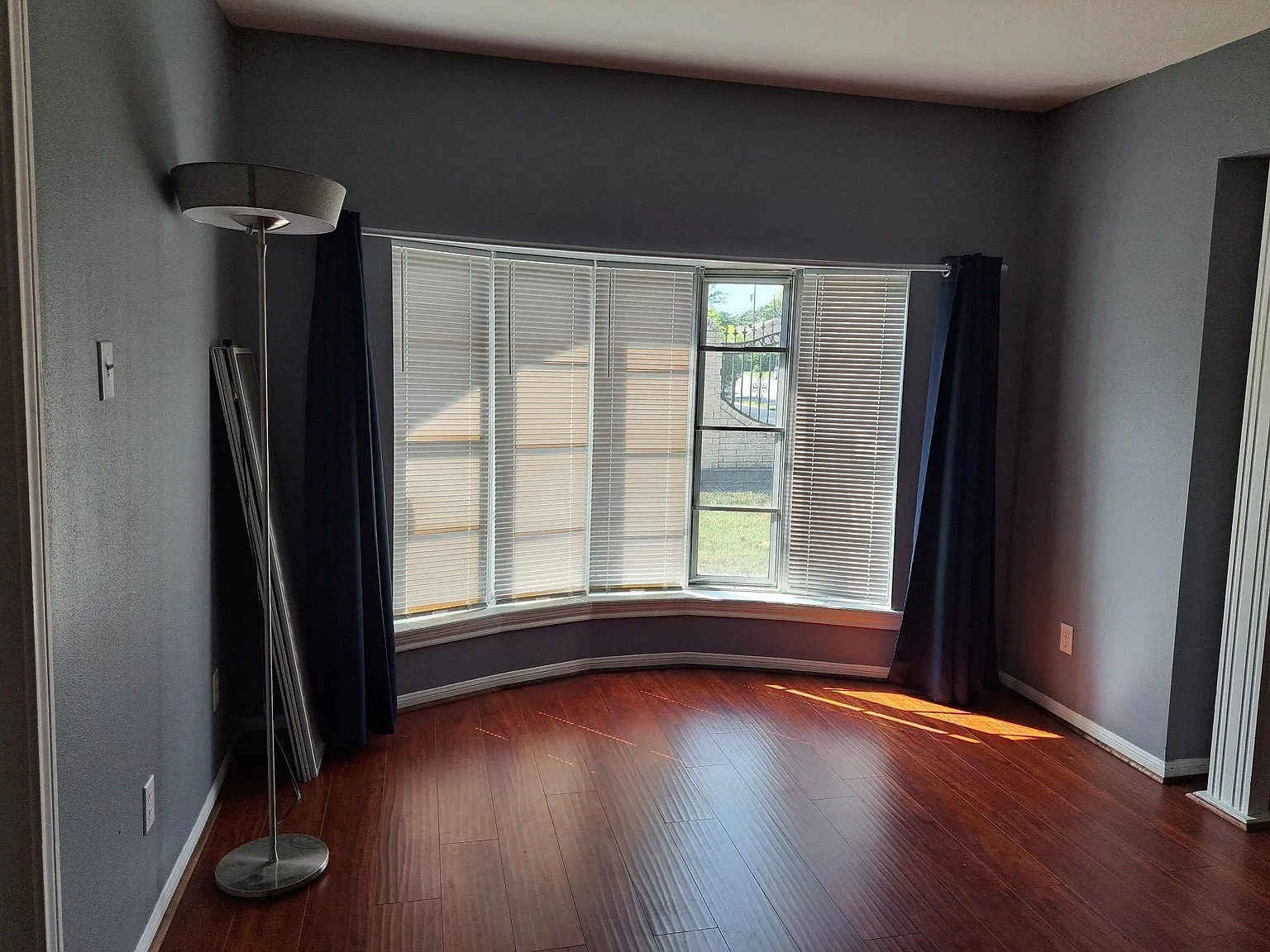 3 bed, 2.0 bath, 1516 sqft, $3,300 — Photo 4