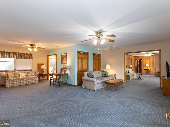 5th image of 806 Hurley Park Dr