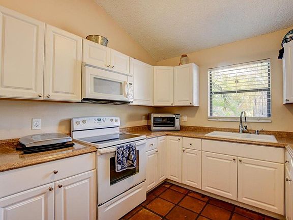 2nd image of 54 Peachtree Pl